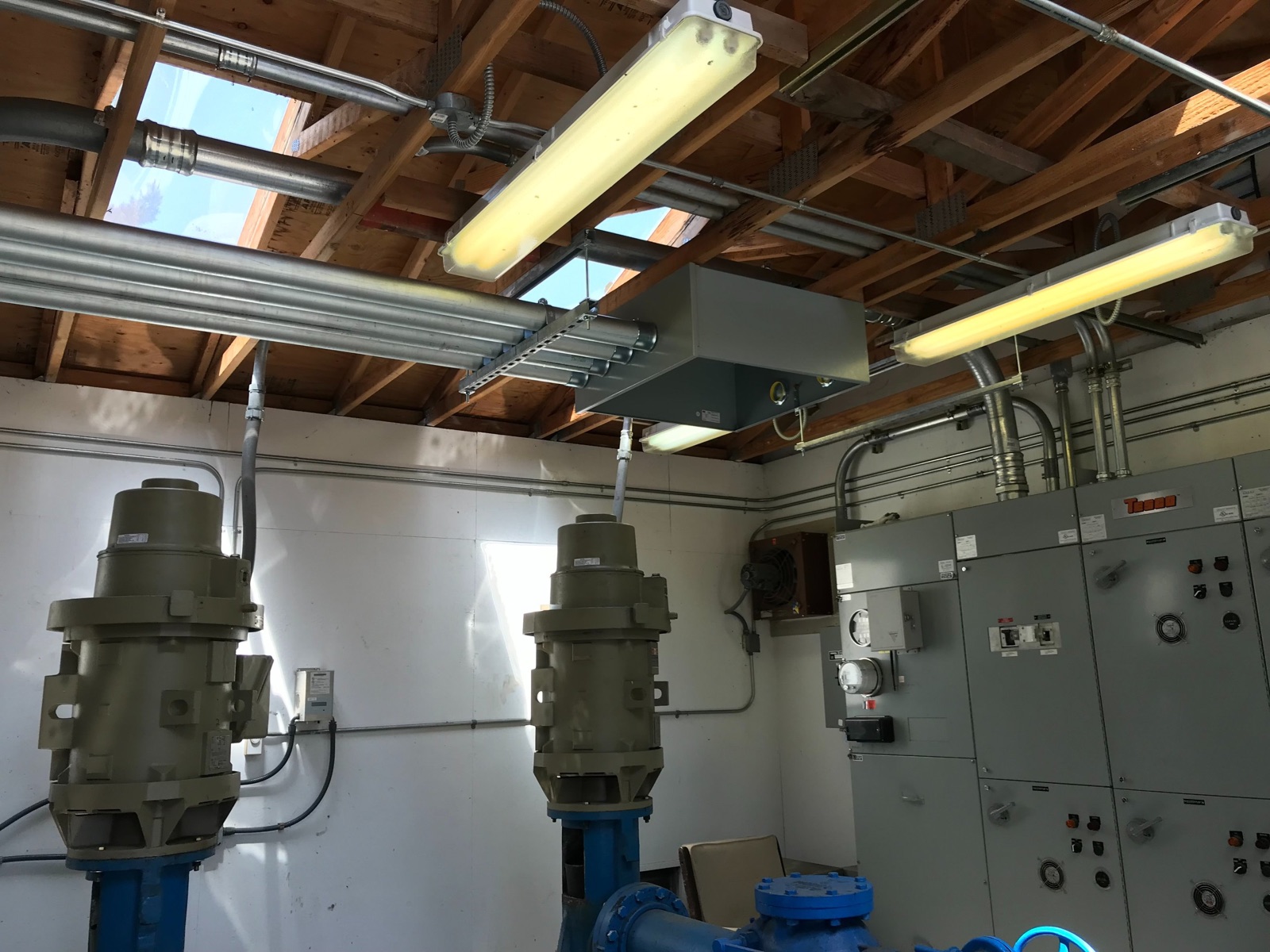Overhead conduit craftsmanship in an industrial space